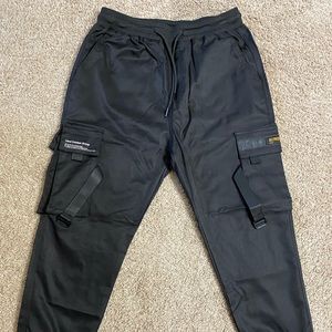 Aelfric Eden Black techwear cargos